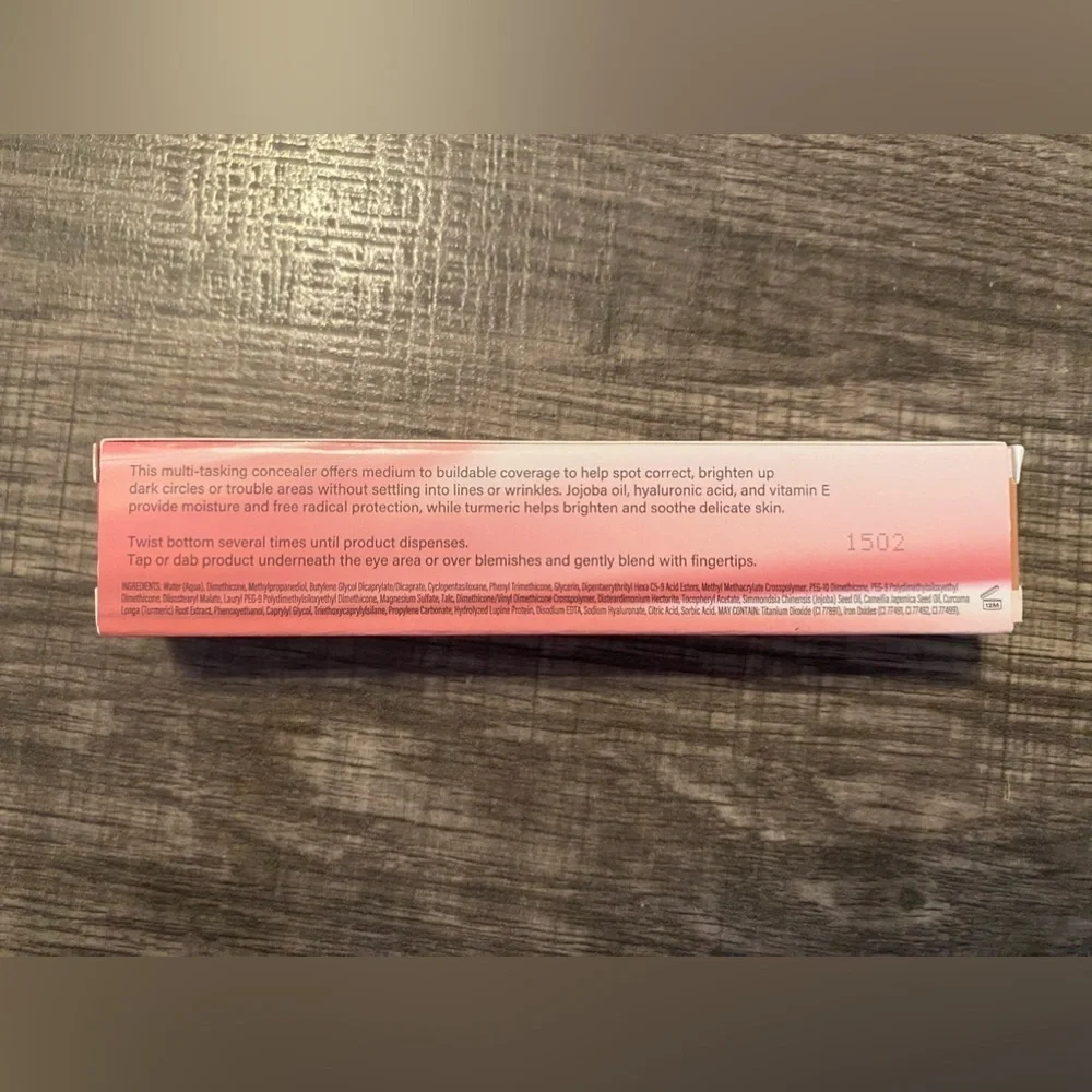 NEW - Mally The Plush Pen Brightening Concealer. Medium.